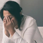 絕經後：女性抑鬱症高發時段
